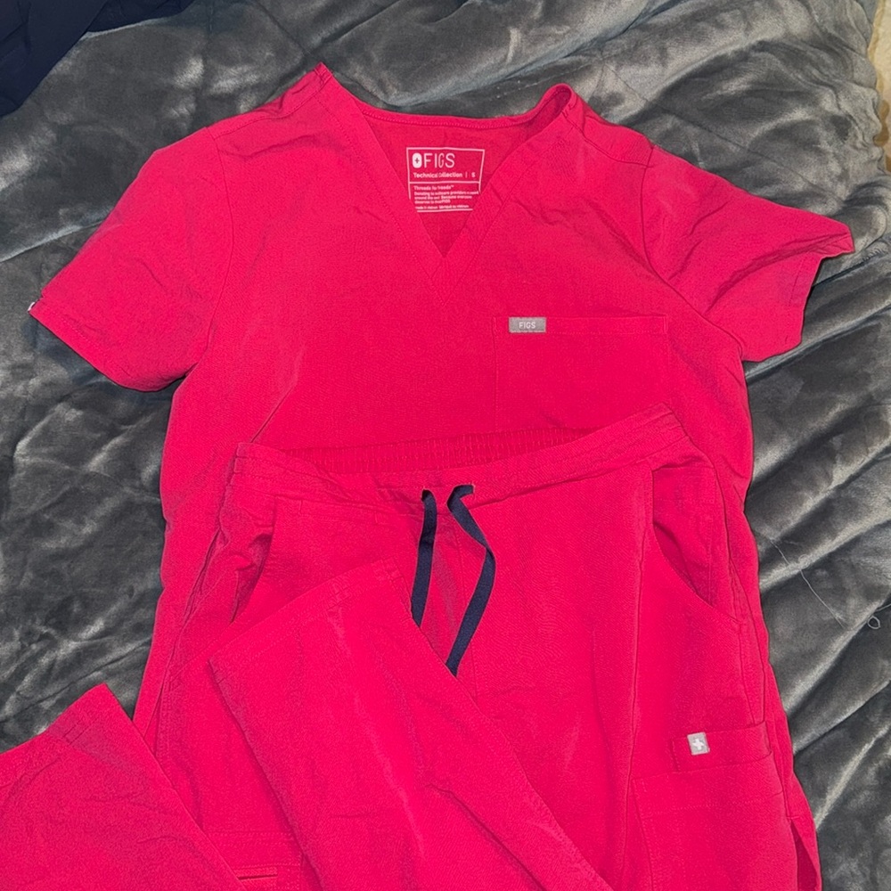 Hot pink figs scrub set